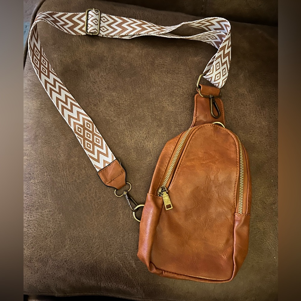 NWOT Brown Crossbody Bag, zippered pouch & a snap pouch. 9 ½ x 6 ½.